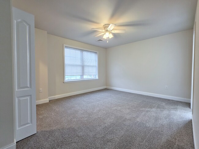 Building Photo - 107 Cedarwood Dr