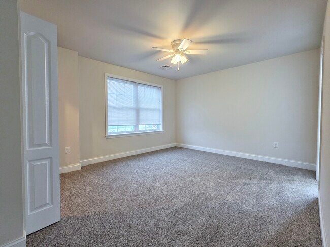 Foto del edificio - 107 Cedarwood Dr