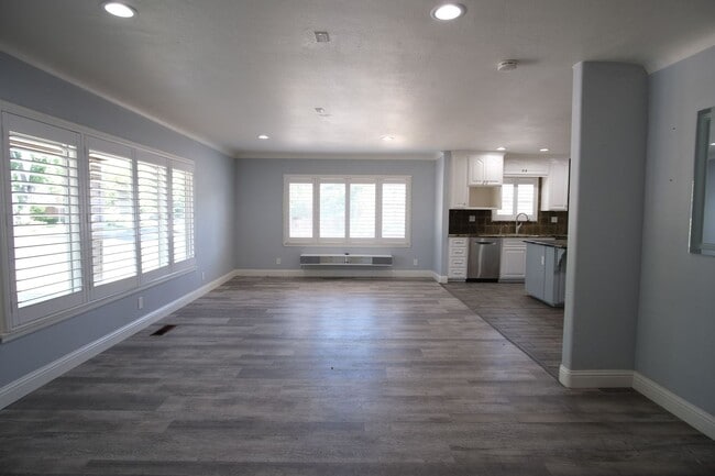 Building Photo - 1436 Albany Ave