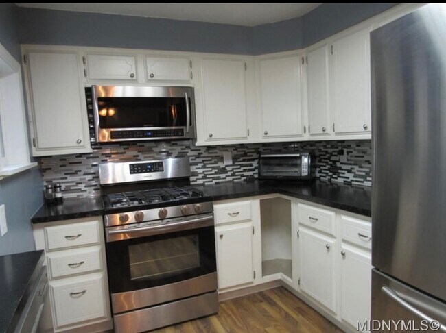 Foto del edificio - 154 Riverview Pkwy N