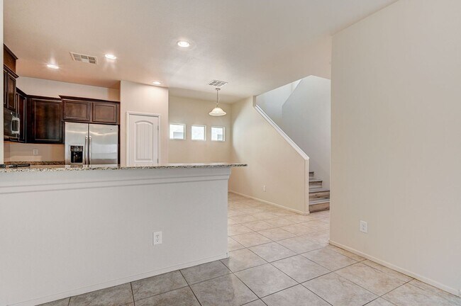 Foto del edificio - Adorable three bedroom in incredible SW location! Solar panels!