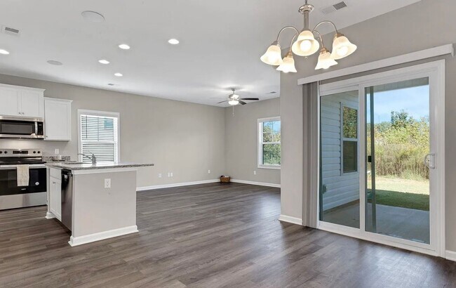 Foto del edificio - Stunning 3/2.5 Townhome Available Now!