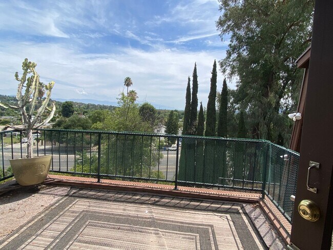 Foto del edificio - Beautiful Views, Spacious 4 bed 3.5 bath h...