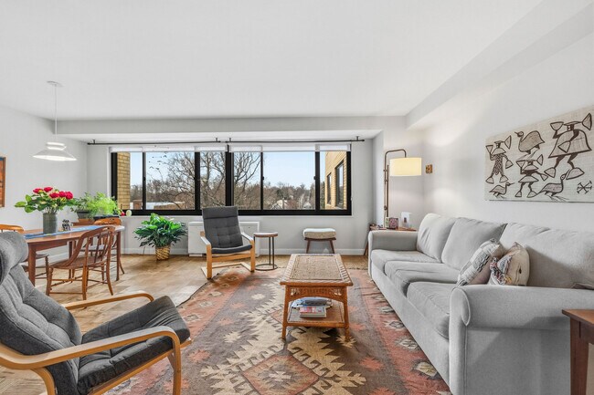 Foto del edificio - 5410 Connecticut Ave NW