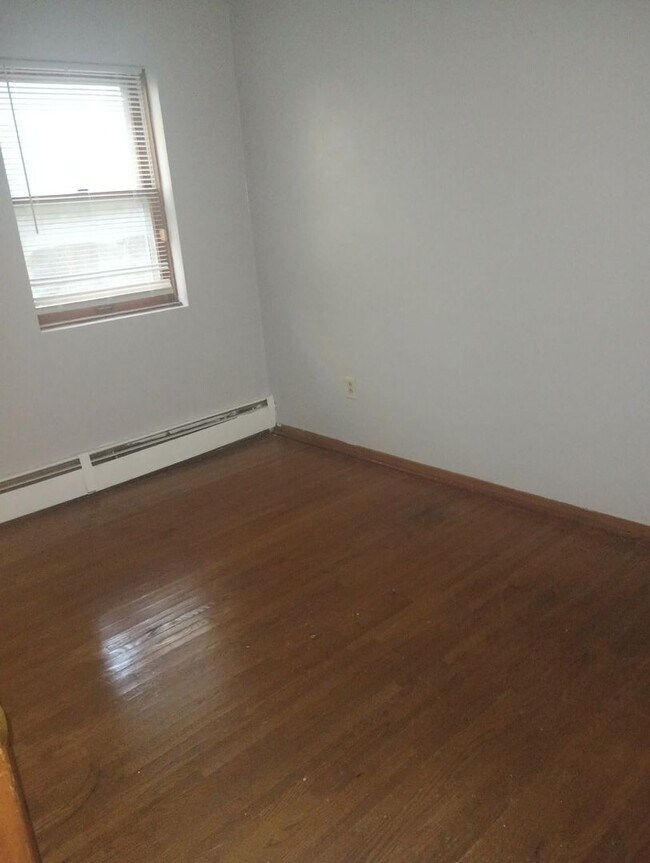 Foto del edificio - 1 Bedroom 1 Bath in Maplewood  HEAT INCLUDED