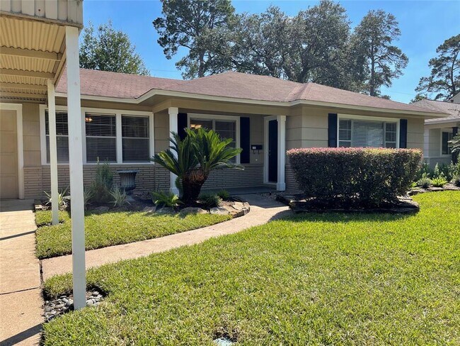 Foto del edificio - 1010 Bay Oaks Rd