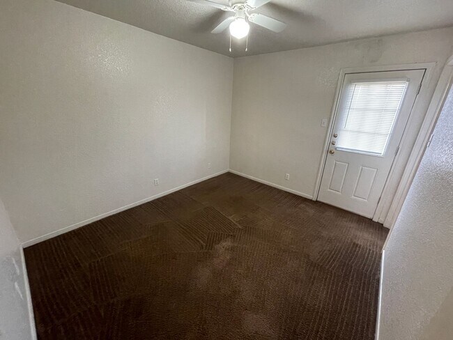 Building Photo - 1109 Circle M Dr