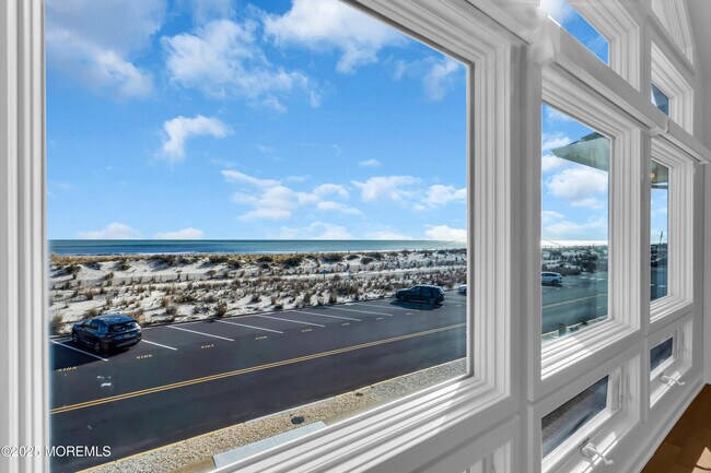 Foto del edificio - 913 N Ocean Ave