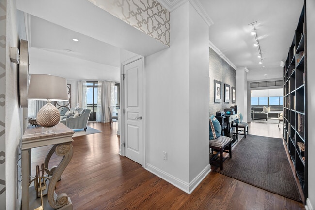 Foto del edificio - 100 Parrott Drive