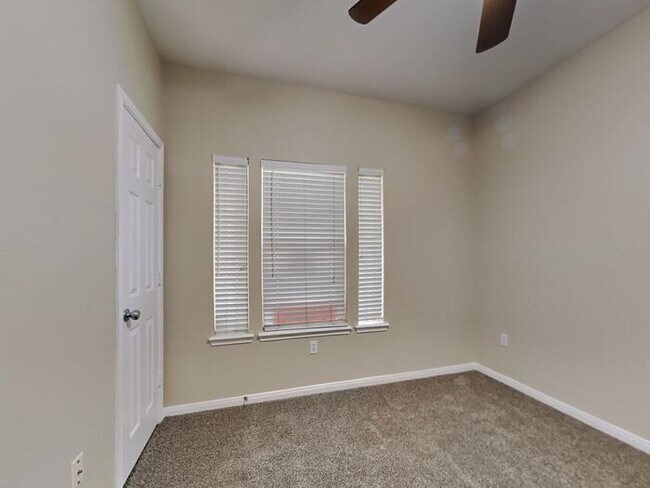 Foto del edificio - *No Application Fees *$500 off 1st month r...