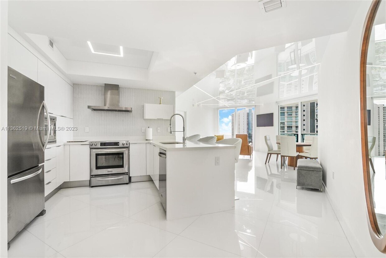 250 Sunny Isles Blvd Unit 31806, Sunny Isles Beach, FL 33160 Condo