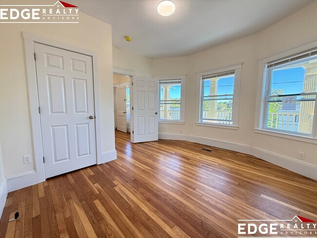 Foto del edificio - 96 Brayton Rd