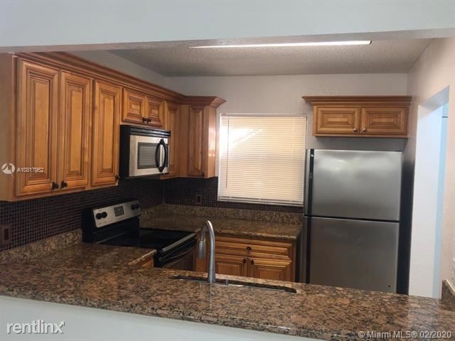 Building Photo - 1502 Lake Crystal Dr