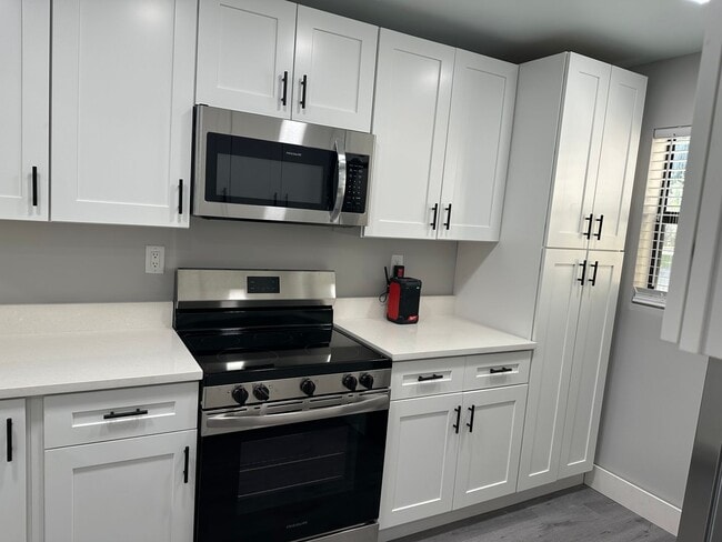 Building Photo - 3100 Millwood Terrace