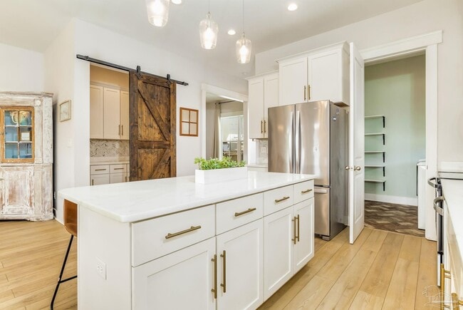 Building Photo - 606 W Intendencia St