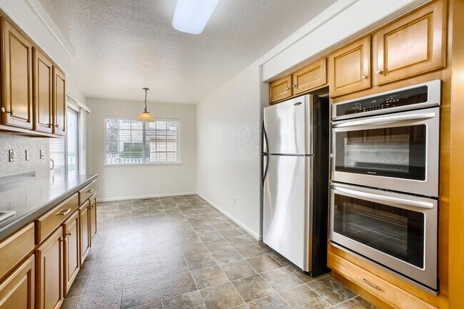 Building Photo - 3 Bedroom single family home in The Broadl...