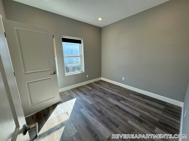 Foto del edificio - 1499 N Shore Rd