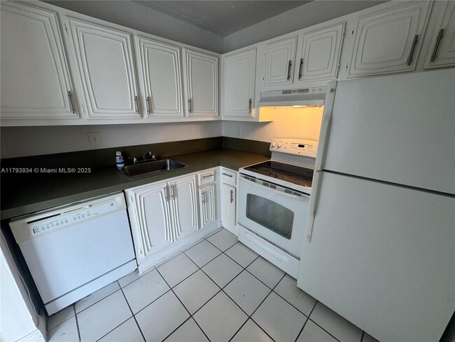 Foto del edificio - 488 NW 165th St
