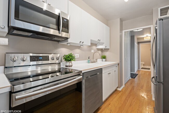 Foto del edificio - 4250 N Marine Dr