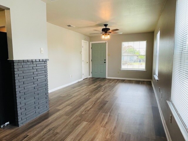 Foto del edificio - 111 Farhill Ln
