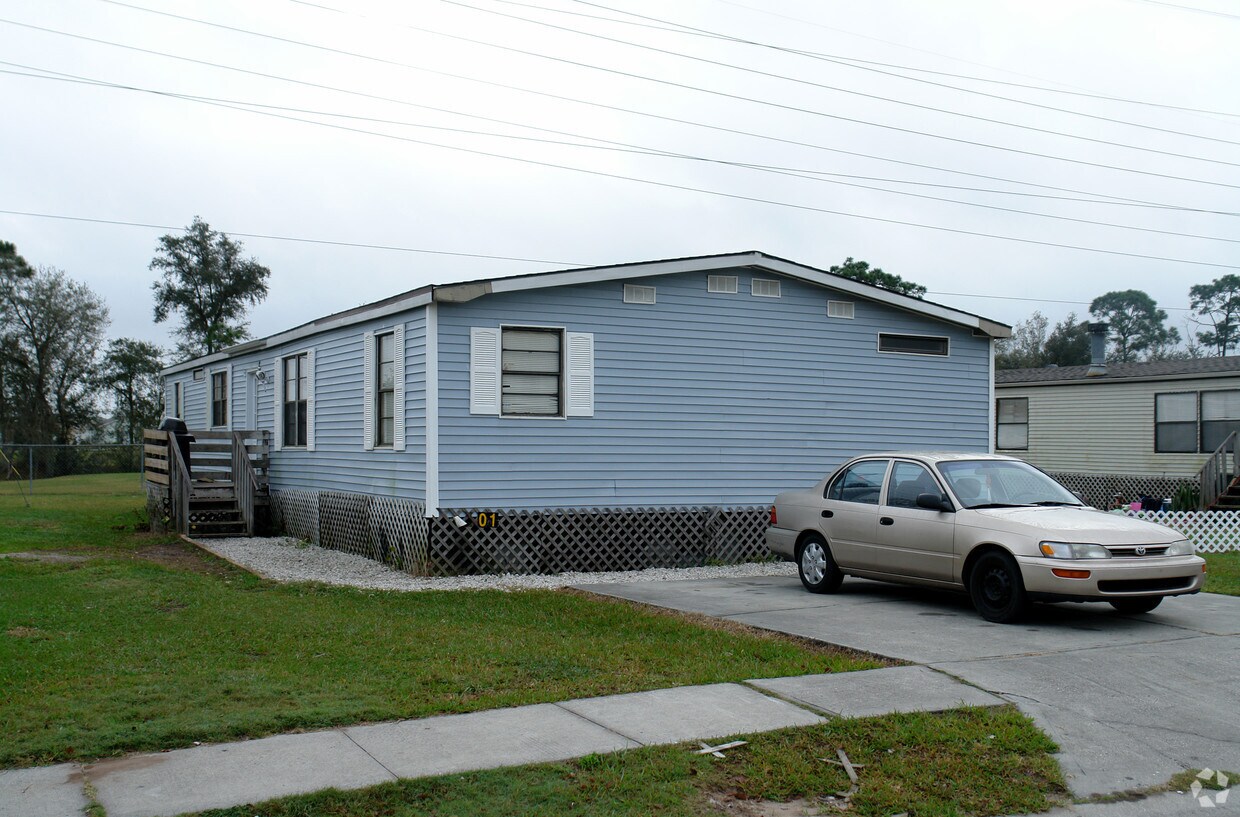 Primary Photo - 4601-4655 Dunkeld Ave