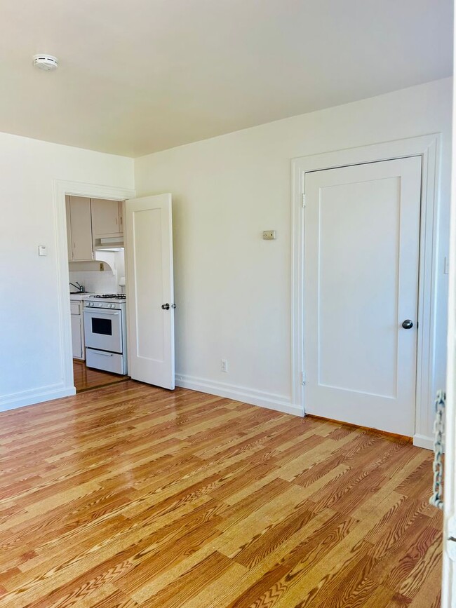 Building Photo - 1529Ethe