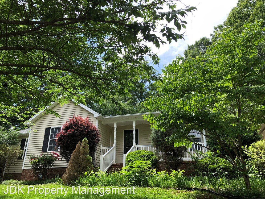 Primary Photo - 3 br, 2 bath House - 208 Belle Ct