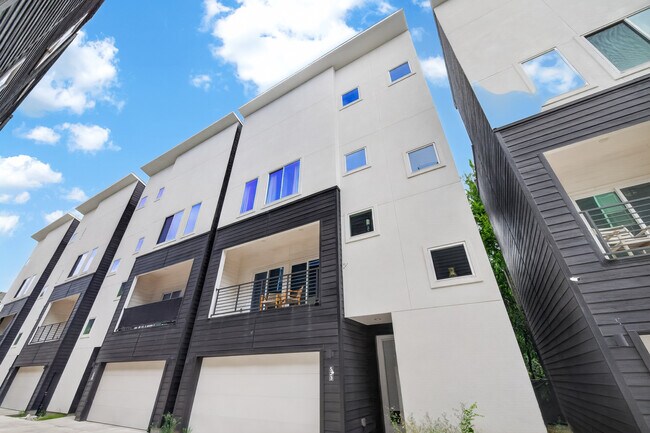 Vista frontal - 523 Schweikhardt St