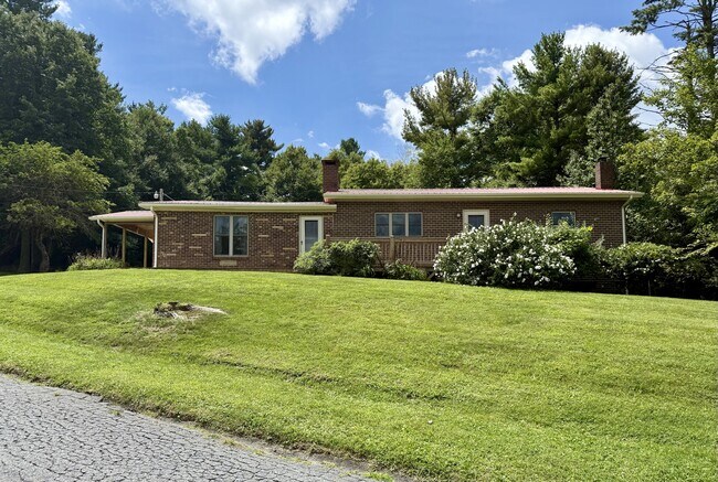 Foto del edificio - 130 Cornerstone Ln