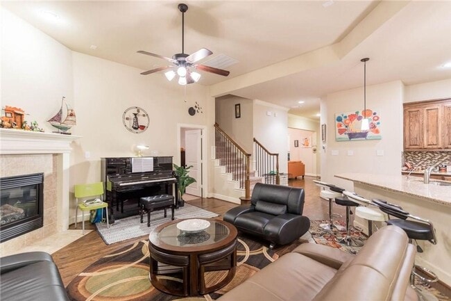 Foto del edificio - Beautiful 2 sty open flr plan with 4 large...