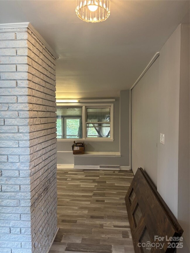 Building Photo - 6225 Branch Hill Cir