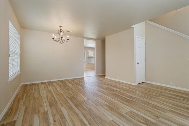 Building Photo - 401 Spruce Dr