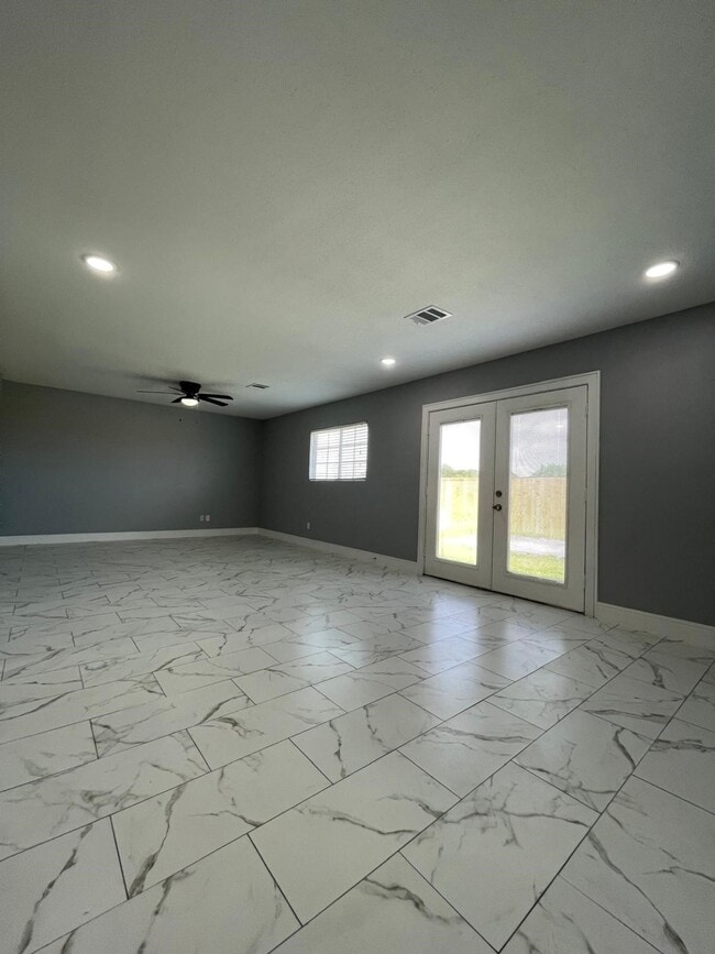 Building Photo - 711 Chaseway Dr