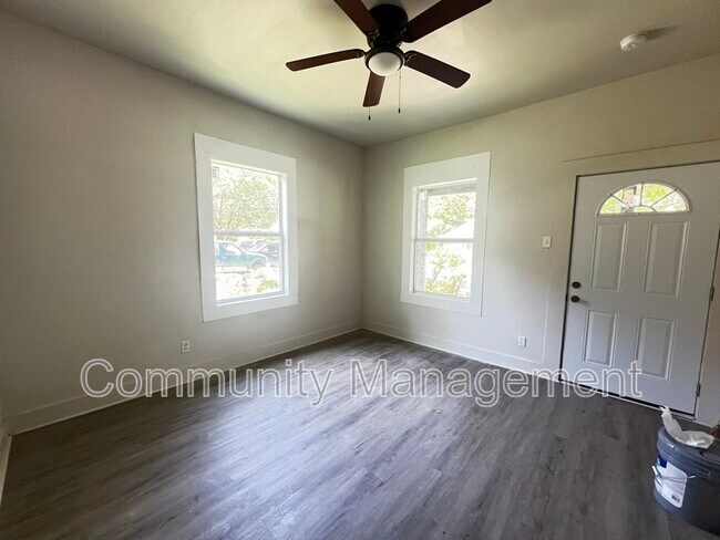 Foto del edificio - 627 Iberville St