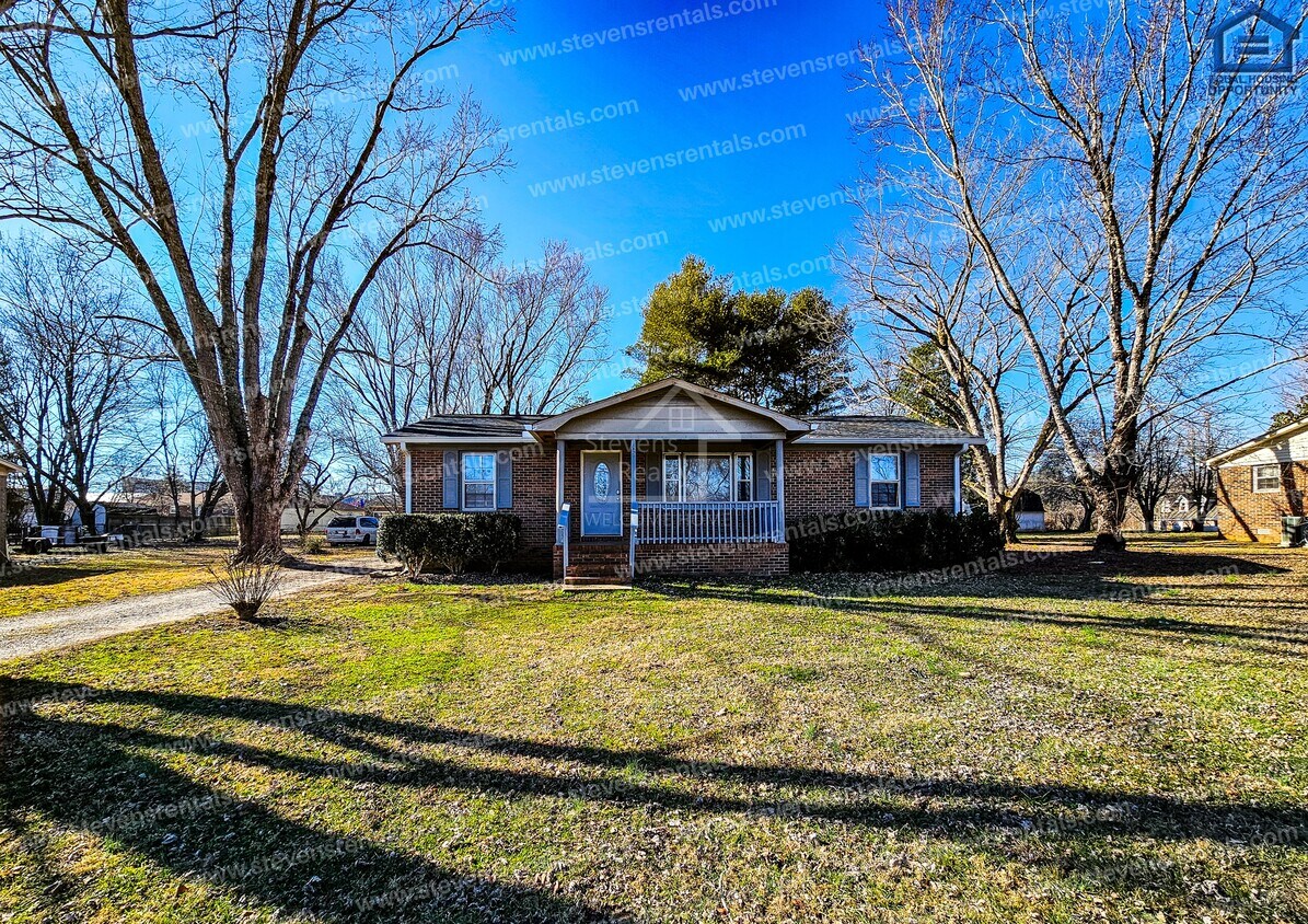 Primary Photo - 145 Briarwood Dr