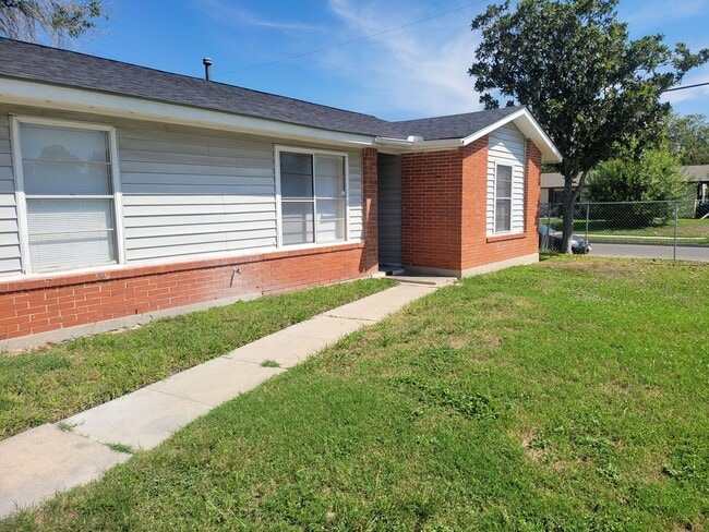 Building Photo - 4731 Belinda Lee St