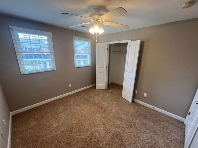 Building Photo - 1336 Green Oaks Ln