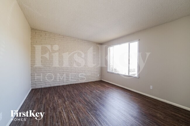 Foto del edificio - 3341 W Desert Cove Ave