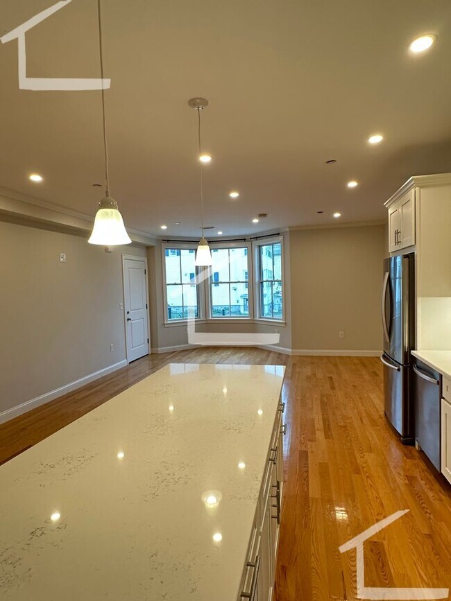 Building Photo - XL Luxury Gem Near Attractions w 2 Parking...