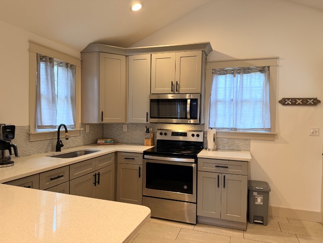 Building Photo - 105 Kirby St