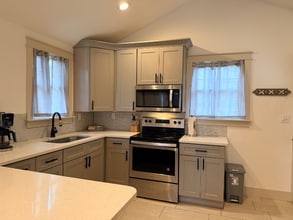 Building Photo - 105 Kirby St