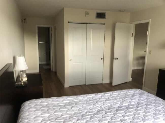 Foto del edificio - 9233 SW 8th St