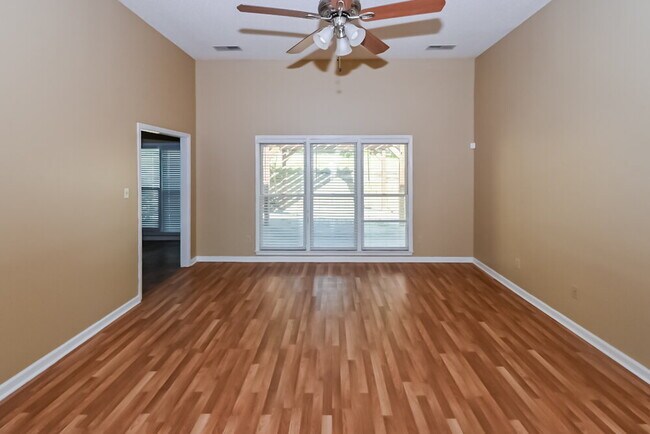 Foto del edificio - 9224 Chimneyrock Blvd.