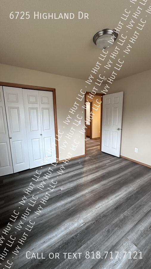 Foto del edificio - 6725 Highland Dr