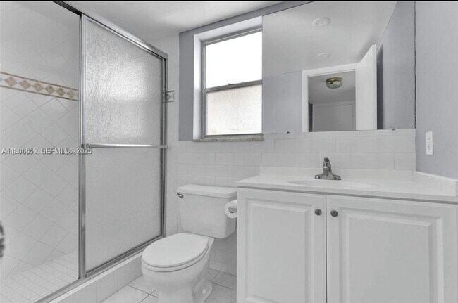 Foto del edificio - 8100 Sunrise Lakes Blvd