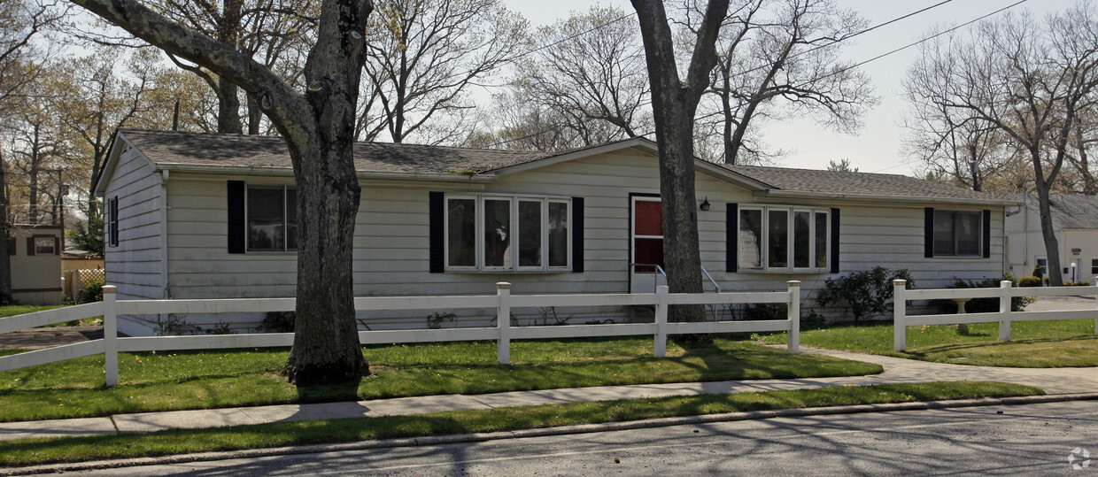 Building Photo - Riverhaven Park