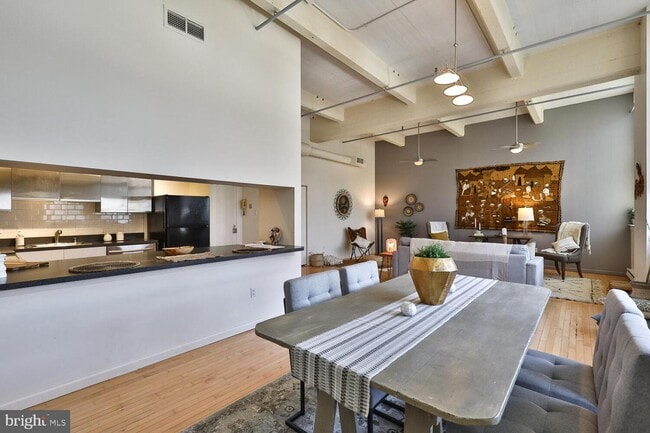 Building Photo - 1238 Callowhill St