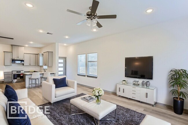 Foto del edificio - 33134 Oak Hts Pl