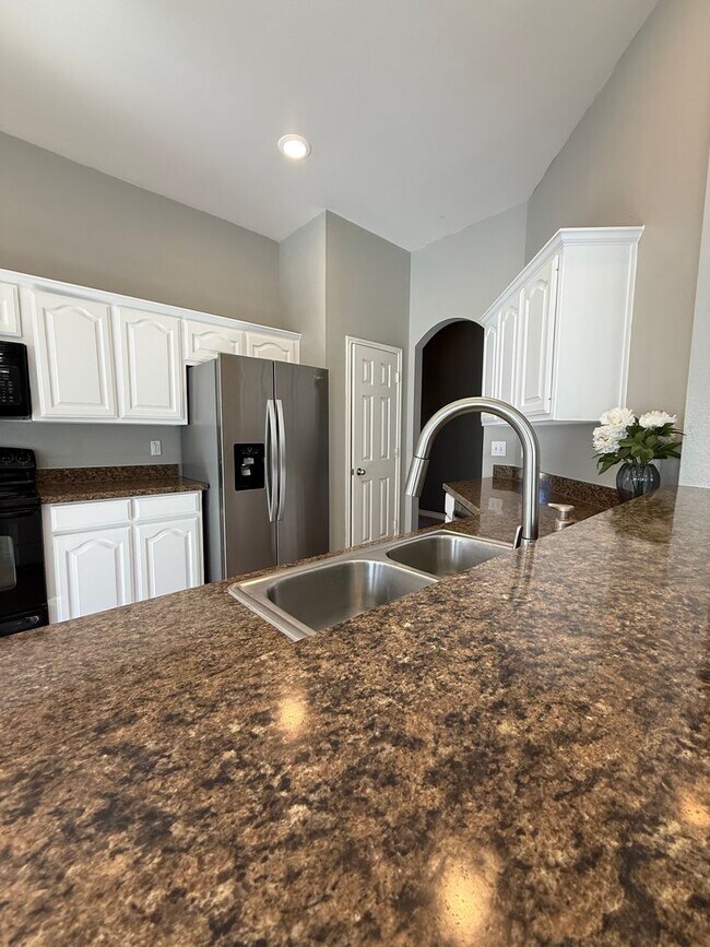 Foto del edificio - Adorable 4/2/2 located minutes from Weathe...