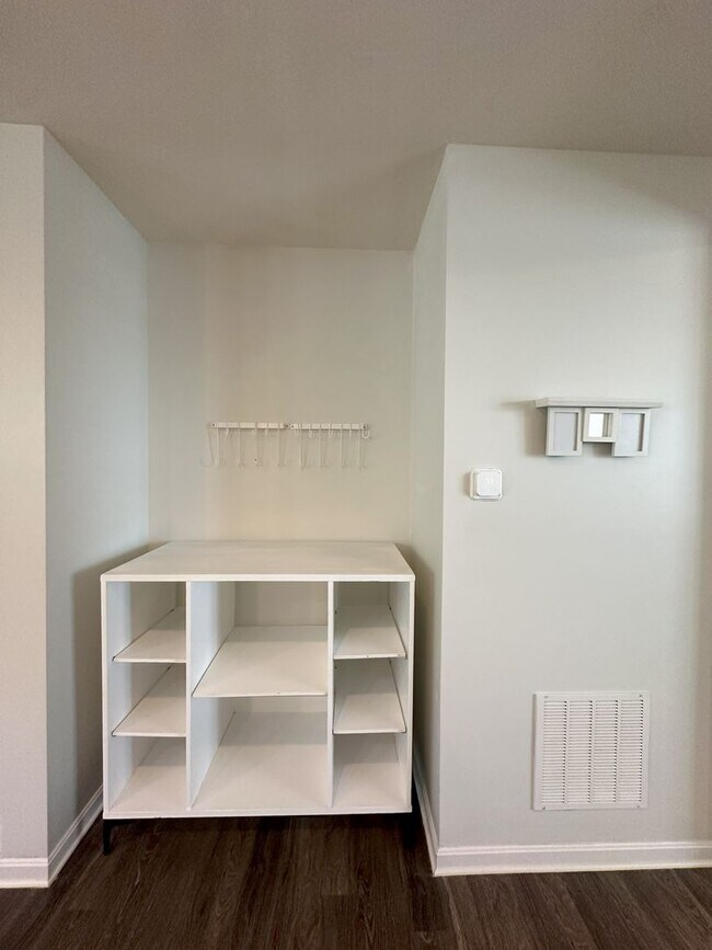 Building Photo - Spacious 4-Bedroom Home – Available Now!
